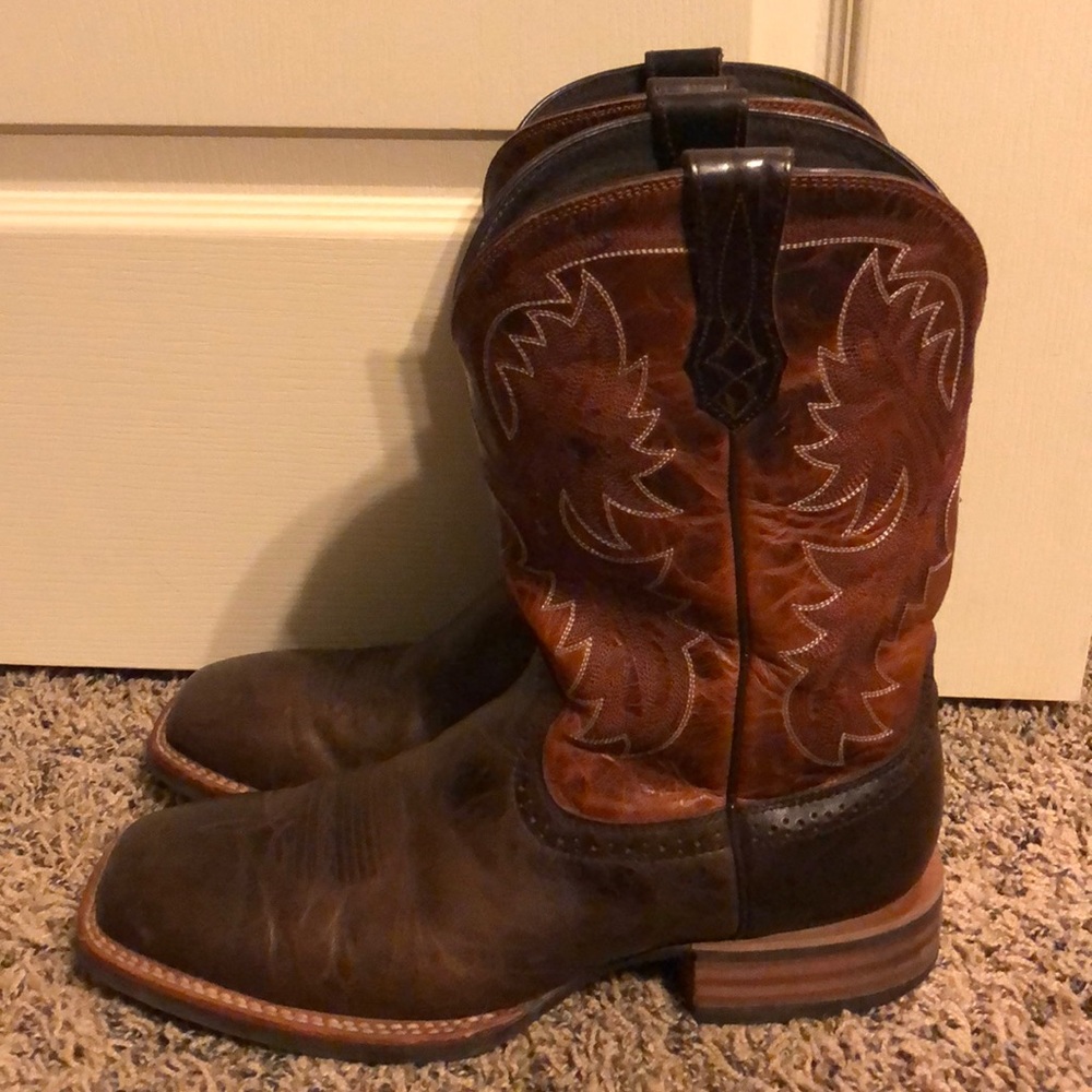 EUC Men’s Ariat Boots size 11D! Barely Worn!